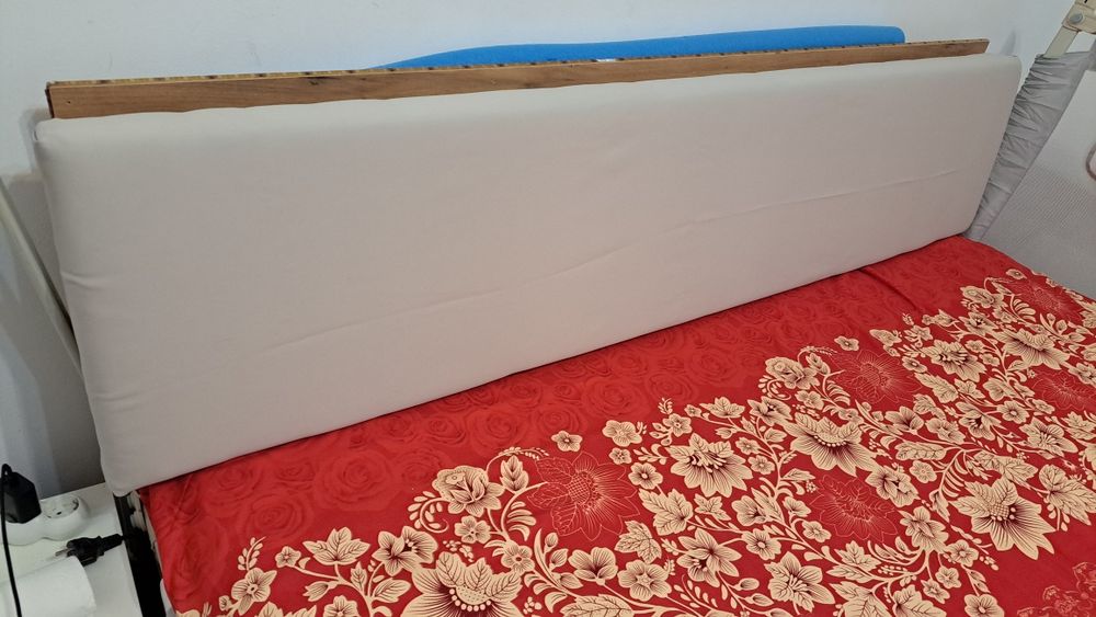 Tablie de pat tapitata cu burete