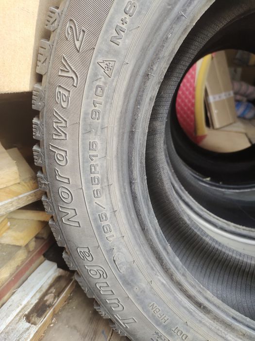 Продам комплект зимней резины R15
