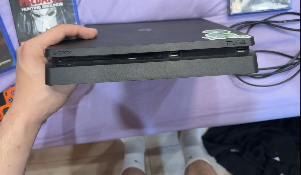 Playstation 4 slim 500 gb (отлично състояние)