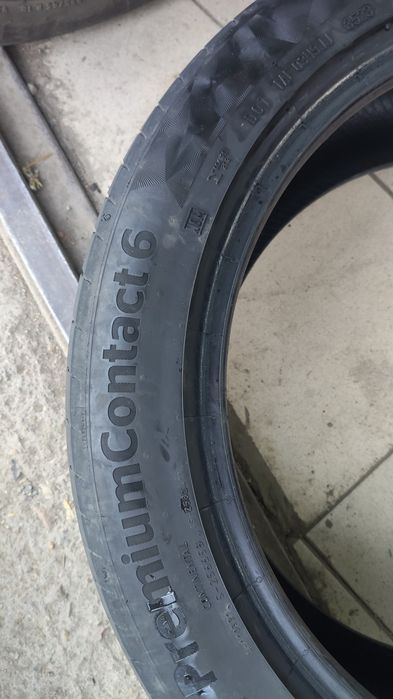 Две шины континенталь