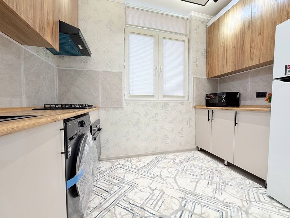 Продам чиланзар 7.  Двух комнатная.  Балкон 2*6