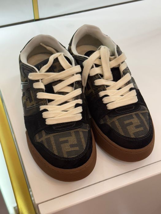 кроссовки от FENDI