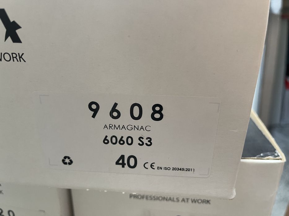 Предпазни обувки, различни размери, НОВИ!