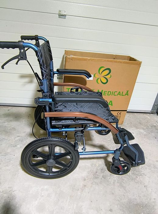 Scaun pliabil nou pt. persoane cu dizabilitati