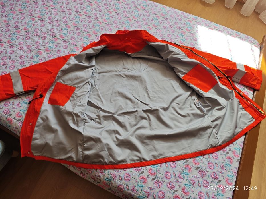 Продам куртку плащ (рабочая)