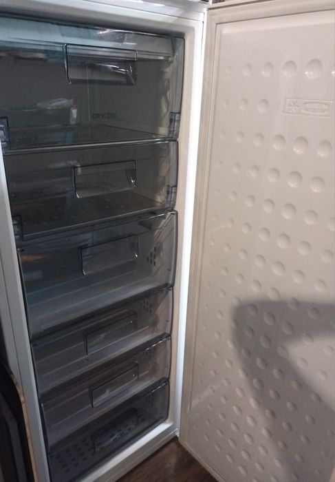 Vând congelator Arctic stare ca nou