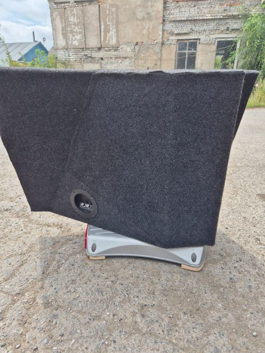 Продам сабвуфер с усилителем