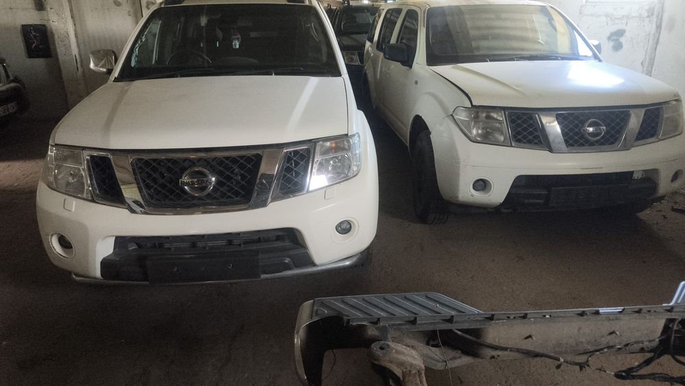 Dezmembrez nissan navara pathfinder