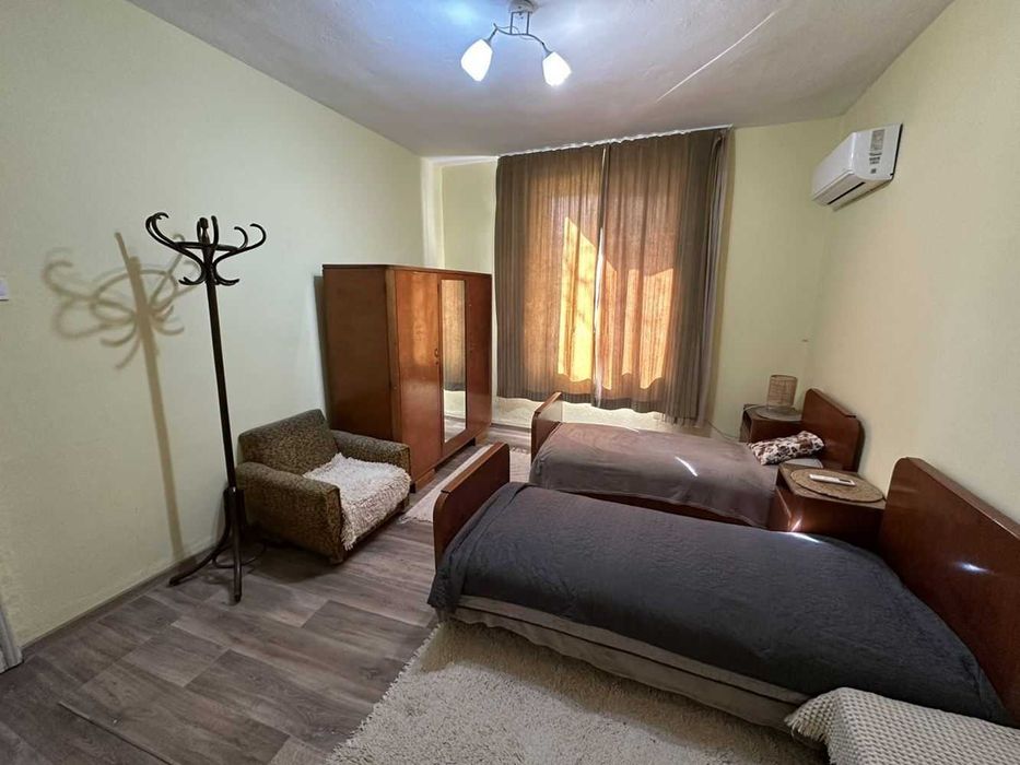 Дава се под наем Етаж от къща в Пловдив, Център - 90 кв.м за 498.27 € - Снимка #7