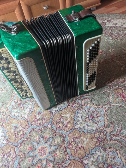 Продам баян. В хорошем состоянии.