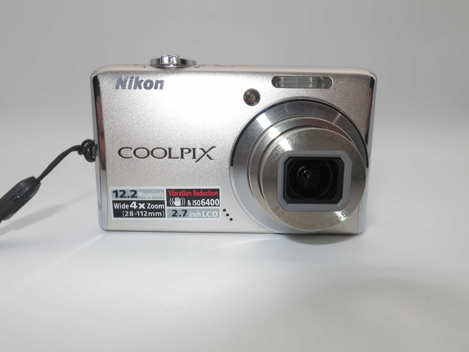 Nikon Coolpix S620 ултра компактен цифров фотоапарат, дигитална камера пълен комплект, като НОВА - тествана и работи отлично