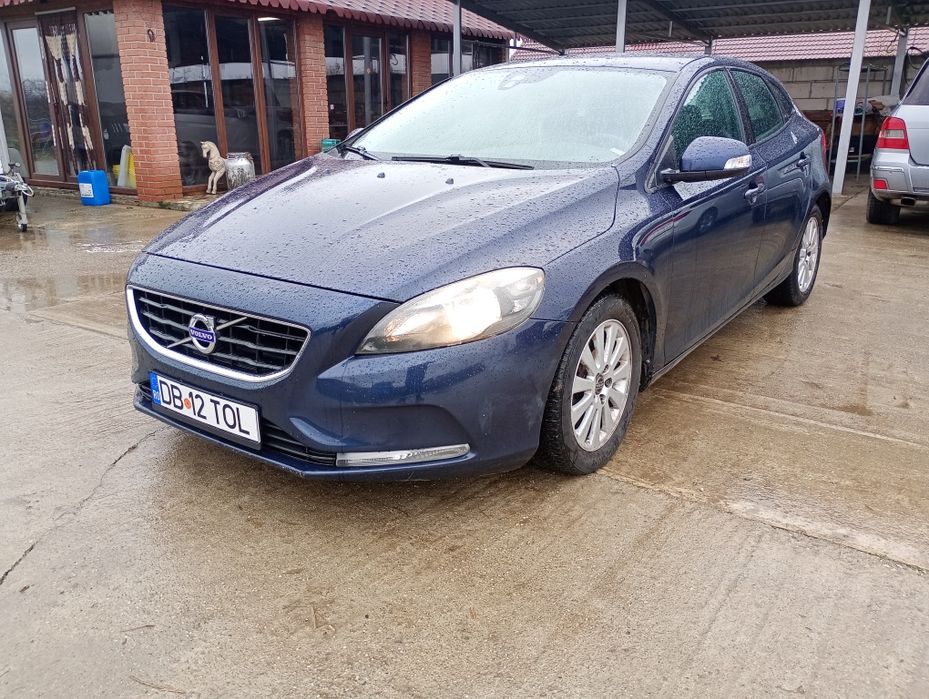 Vând Volvo v 40 d2