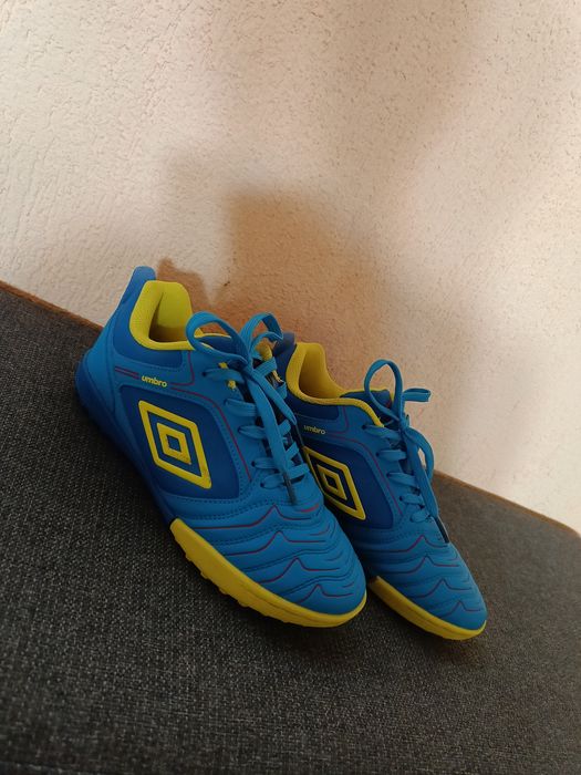 Маратонки Umbro 35 номер