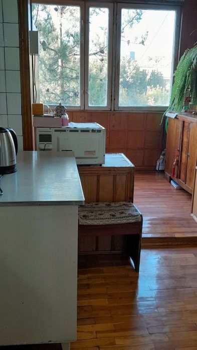 Продаю 4 ком. 4 этаж 4 этажного дома на ц-6 метро минор