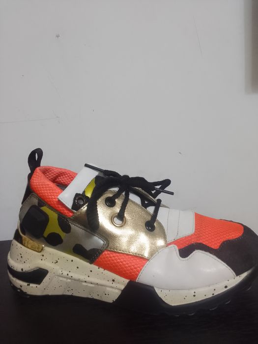 Кроссовки, модные то что нужно! Насили 2 месяца состояние отличное.