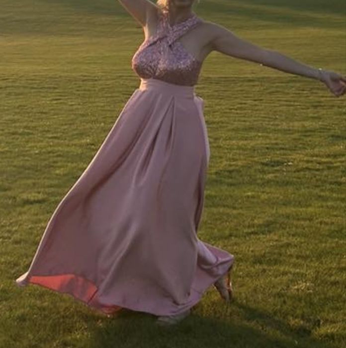 Официални рокли обличани по един път по повод