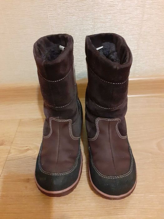 Продам зимние сапожки на девочку