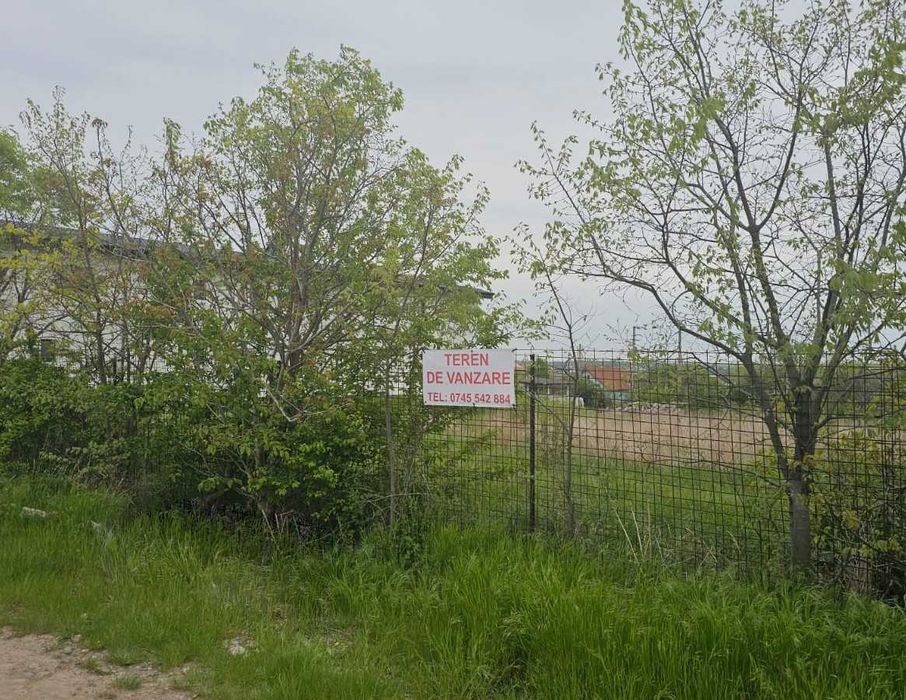 Teren intravilan 700mp în Tuzla - Branșat apă/canal , gaz la poartă