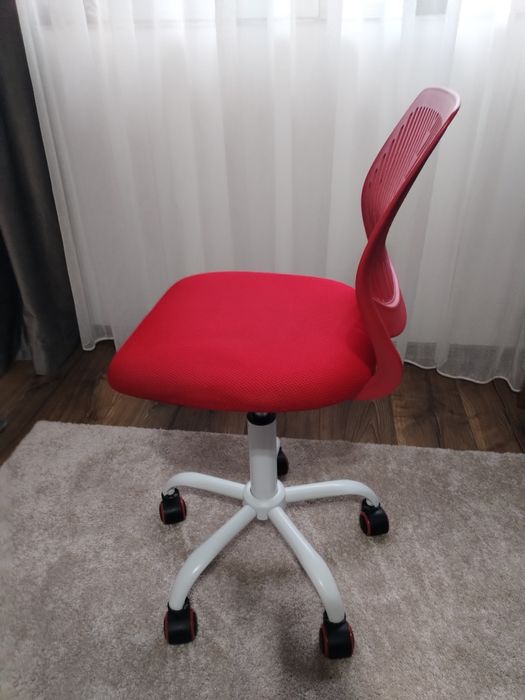 De vinzare scaun birou copil și veioza