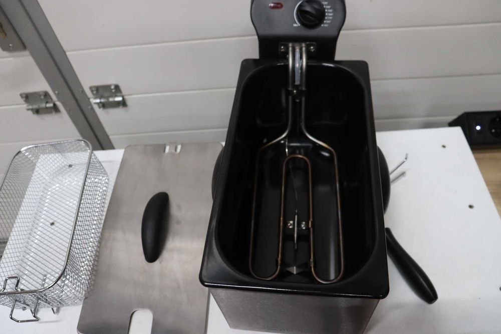 Clatronic FR 3586, маслен фритюрник, 3л, 2000W, инокс