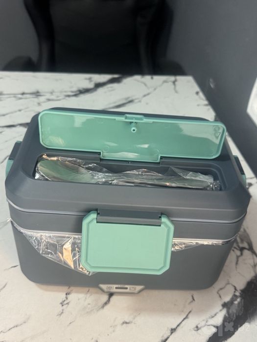 Lunch box elektroniy uyda va mashinada