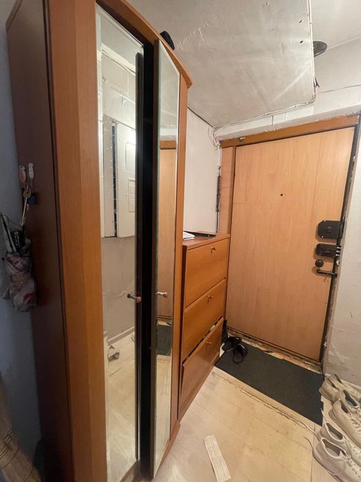 Продам обувницу и шкаф для курток