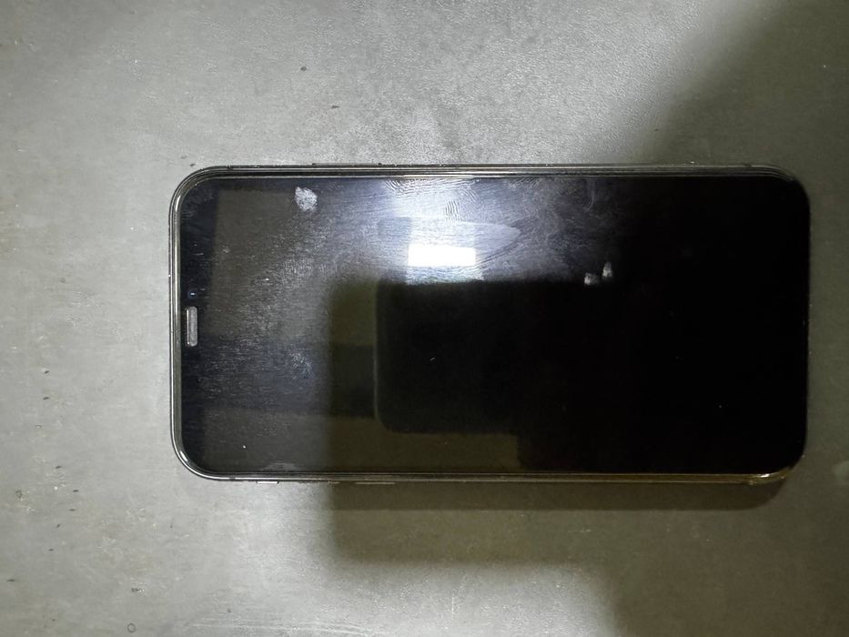 Iphone 11  xotira 64 yomks 77%