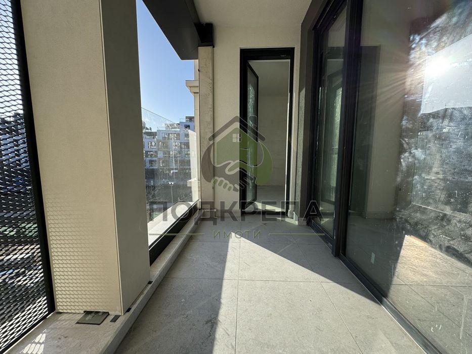 Продава се Тристаен апартамент в Пловдив, Младежки Хълм - 130 кв.м за 1916 €/кв.м - Снимка #5