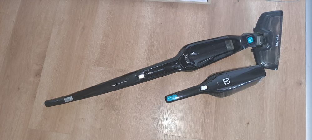 вертикална прахосмукачка Electrolux EERC70EB без торбичка