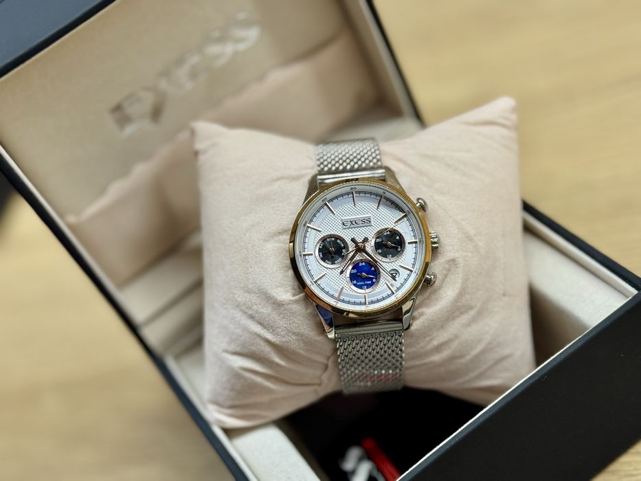 Продавам Часовник Exess, не е носен