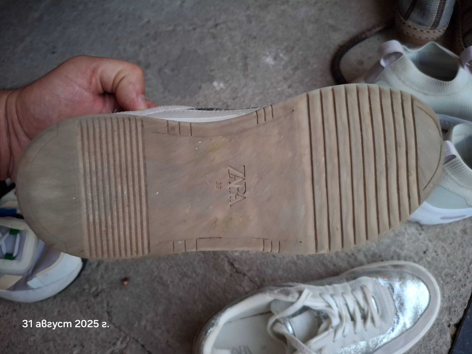 Зара обувки бели