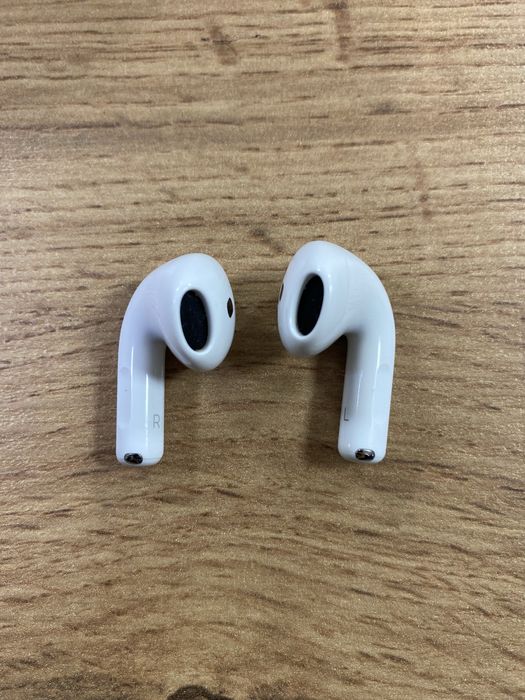 AirPods 4 Baitaimes