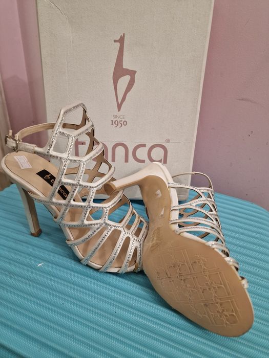 Елегантни сандали