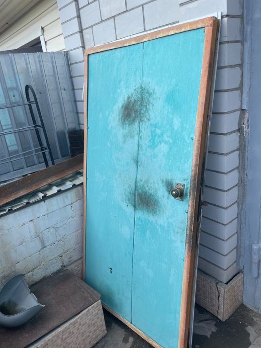 Продается железная дверь