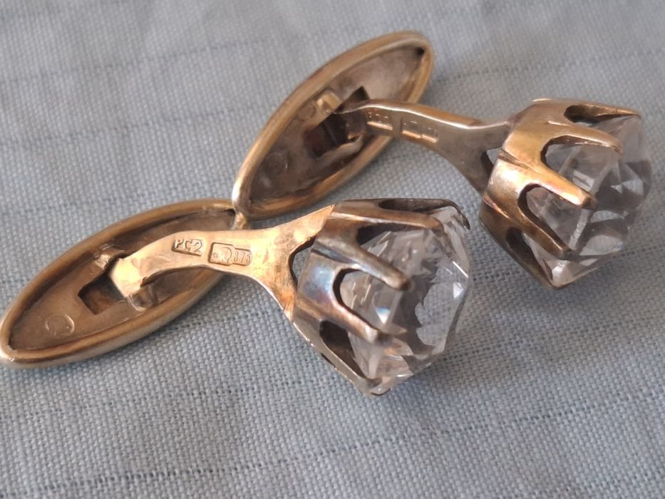 Запонки серебряные.