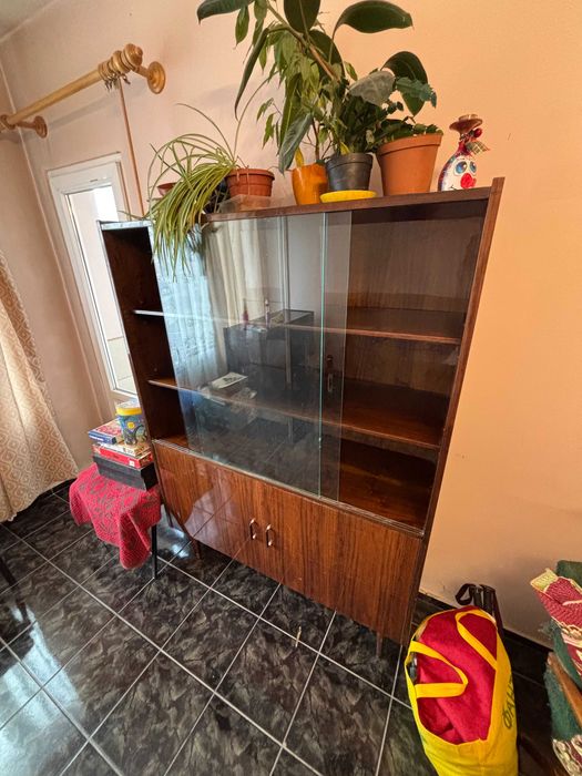 Ретро дървена витрина / секция със стъклени врати – винтидж