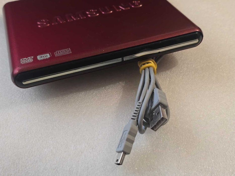 DVD Writer Extern Samsung SE-S084, Interfață USB 2.0, Slim, Plug & Play