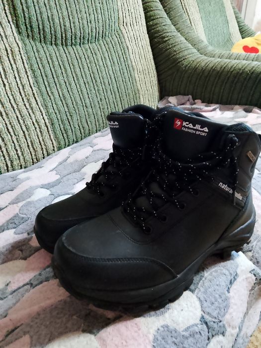 Продам ботинки зимние на мальчика