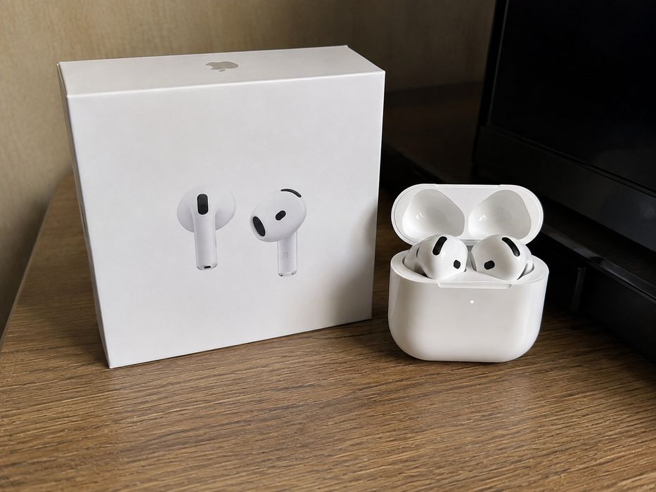AirPods 4 чисто нови