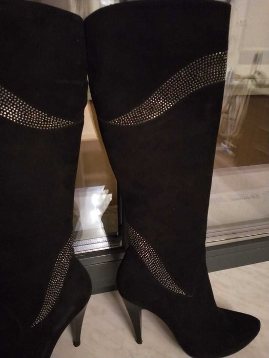 Продам зимние Сапоги.