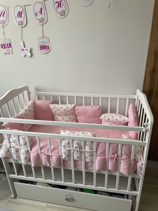 Белая детская кровать