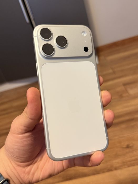 iPhone 17 Pro Max на гарантии!