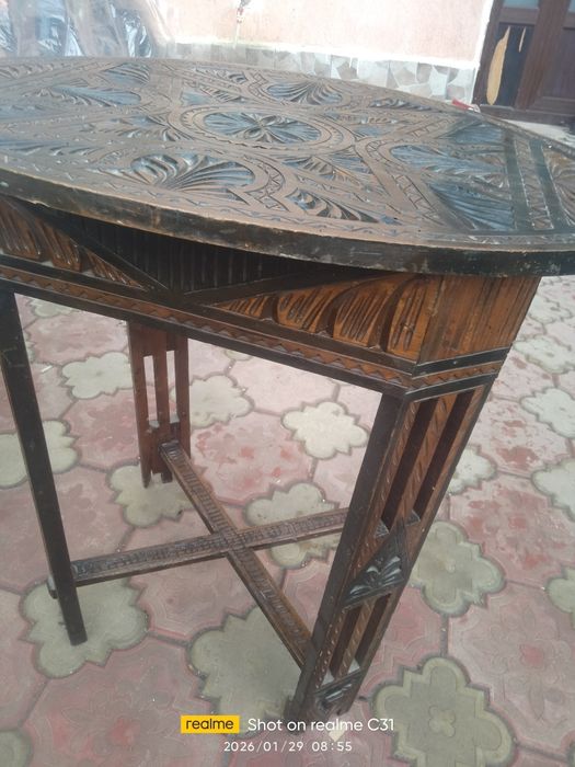 Vând  aceste mese în stare perfecta