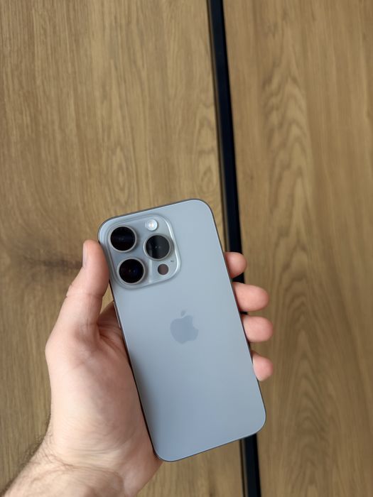 iPhone 15 Pro- Natural Titanium