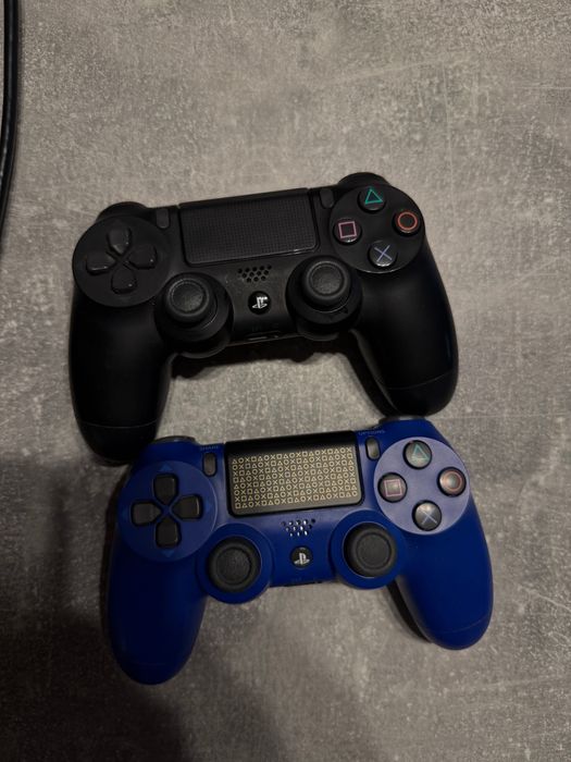 PS4 + два джойстика