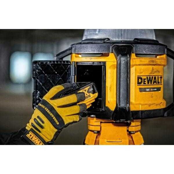 Акумулаторен прожектор DeWALT DCL074, 18V, 3000lm, IP54