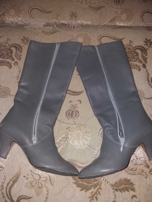 Продам женские сапоги
