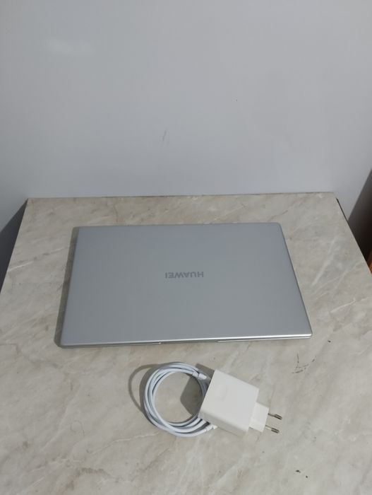 Ноутбук Huawei состояние отличное