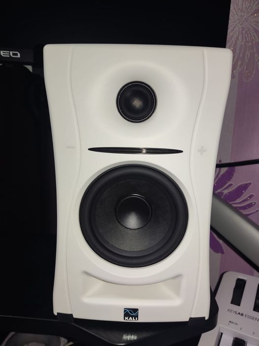 Продаю оборудование для музыкантов.