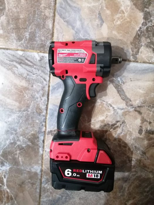 Impact pentru insurubat milwaukee cu o baterie de 6A